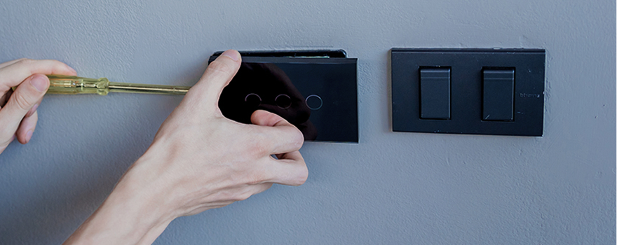 盗聴・盗撮調査をイメージさせるスマホの画像